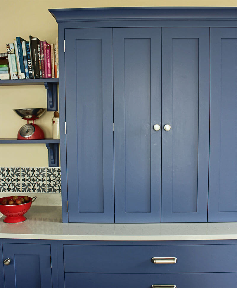 Bi-fold Shaker Direct kichen dresser